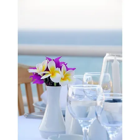 Denizkizi Hotell Karavas (Northern Cyprus)