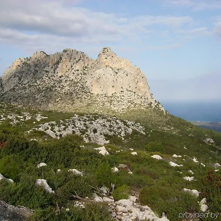 Denizkizi Otel Karavas (Northern Cyprus)
