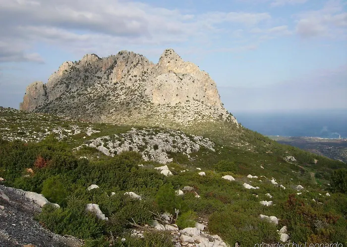 Denizkizi Otel Karavas (Northern Cyprus)